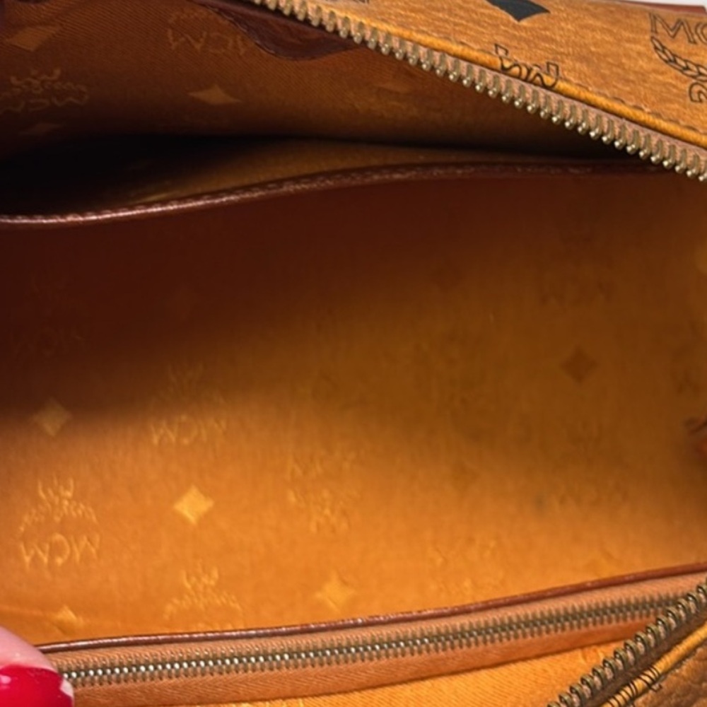 MCM Boston Bag in Iconic MCM Tan Logo - Picture 3 of 6
